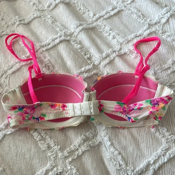 Pink Bra - Picture 2 of 4